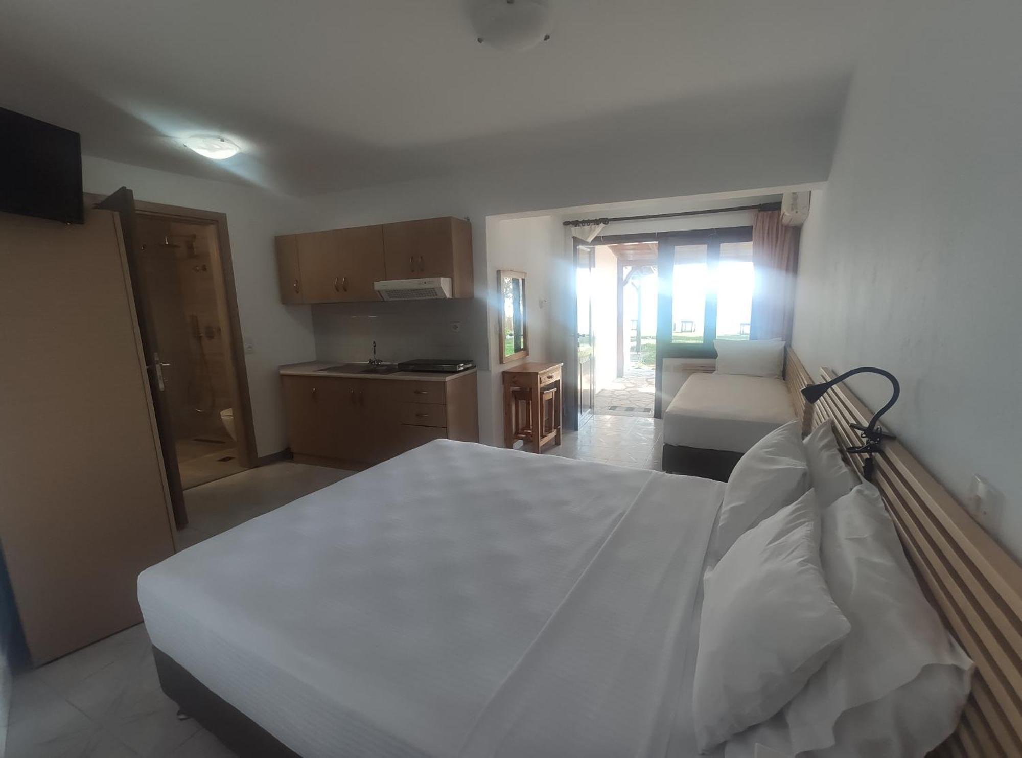 Para Thin Alos Inn ネオス・マルマラス エクステリア 写真